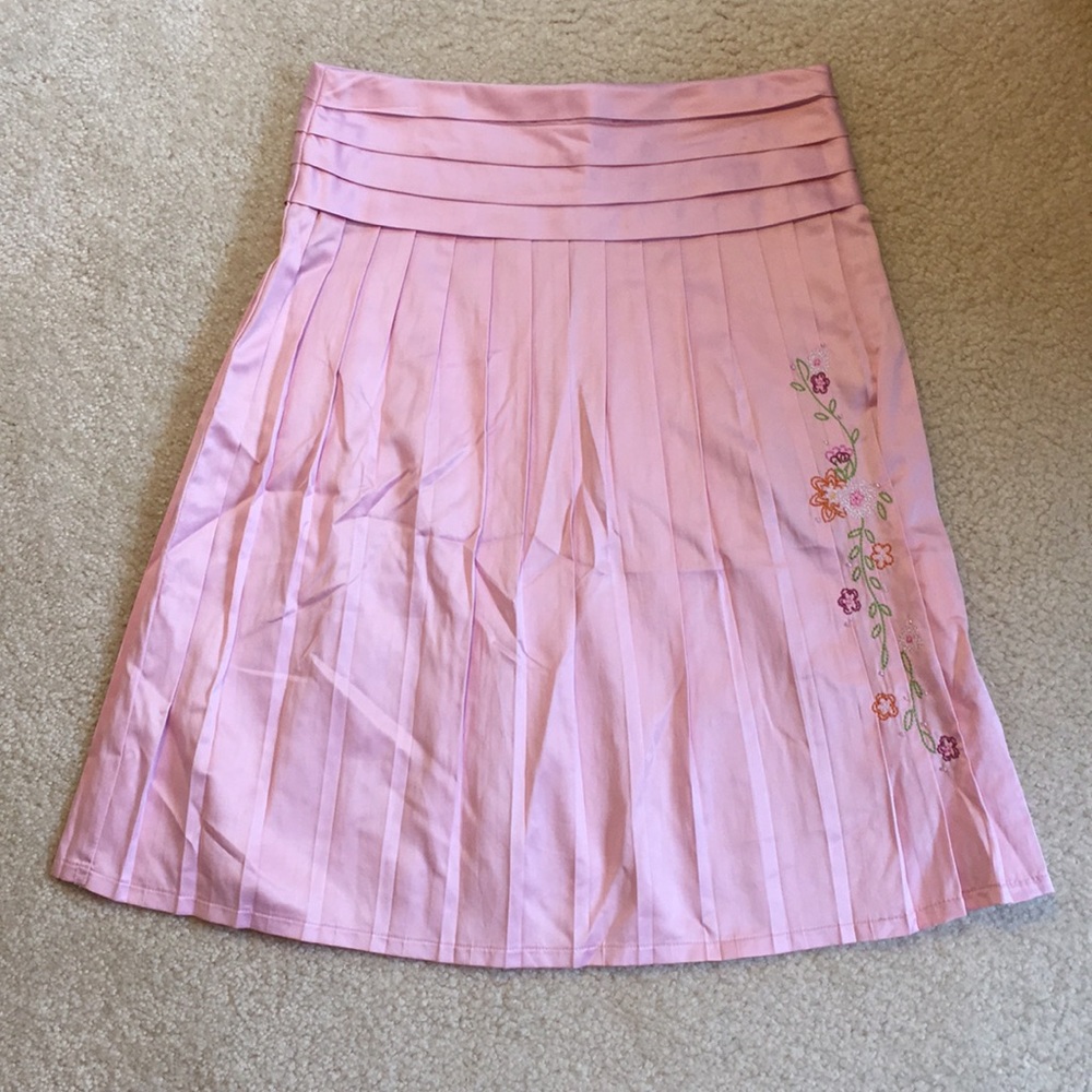 NWOT k.c. parker pleated embroidered skirt